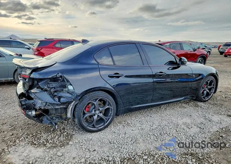 2019 Alfa Romeo Giulia z USA, uszkodzony, nr VIN ZARFAMANXK7600355